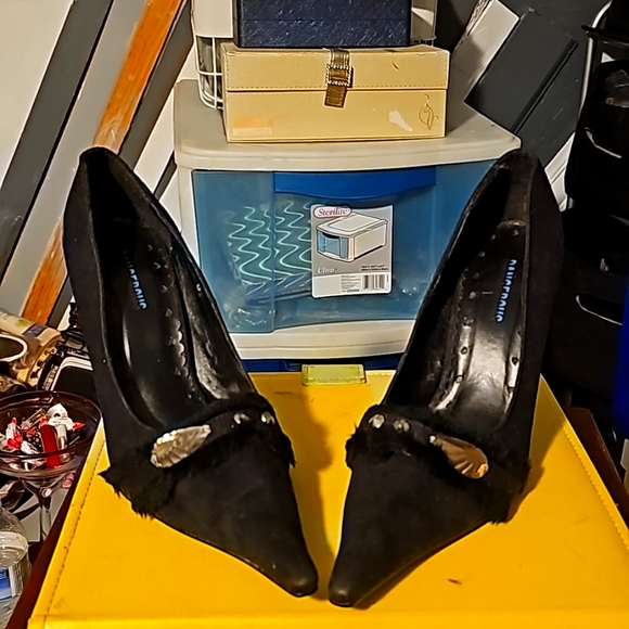 New Suede w/Fur Designer Shoes by Dangerous, Sz 8, Black, Pointy Toe, 3" - Picture 5 of 10